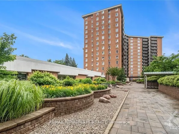 2000 Jasmine Cres #717, Ottawa, ON K1J 8K4