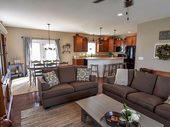 4th image of 3737 Burlingame Dr