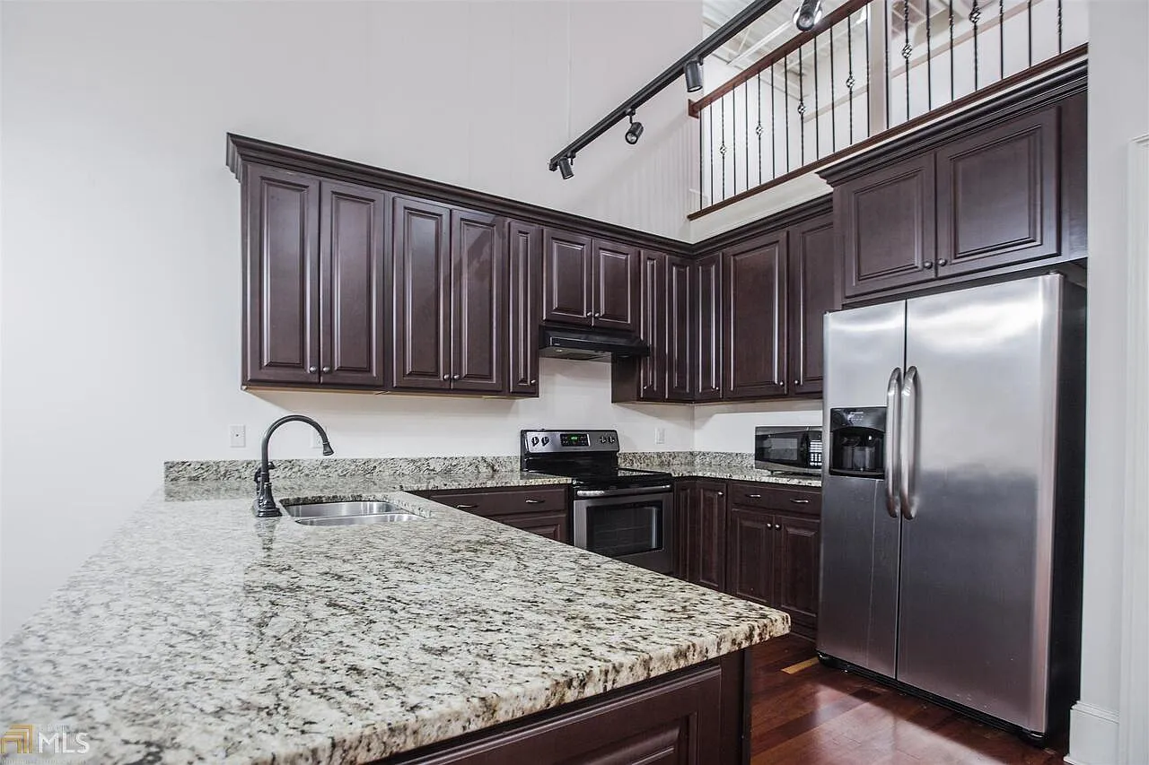 2 bed, 2.5 bath, 1938 sqft, $2,400 — Photo 4