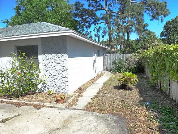 3rd image of 1109 Branchwood Dr