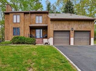 3 Heather Dr, Howell, NJ 07731