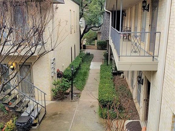 3rd image of 4320 Bellaire Dr S APT 206