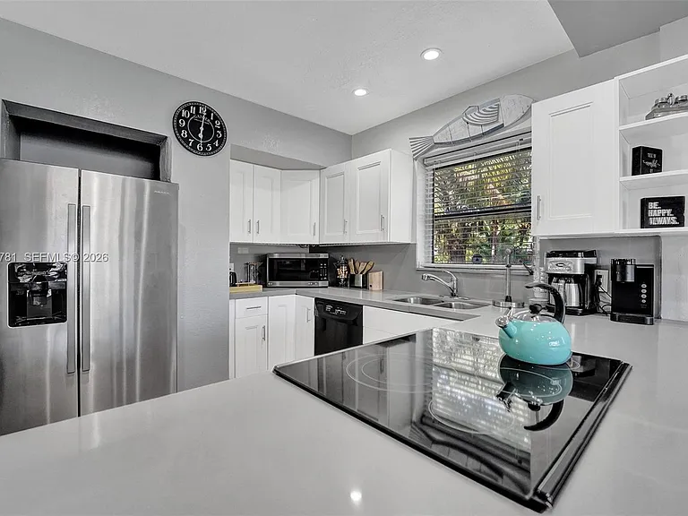 529 NW 8th St — Photo 8