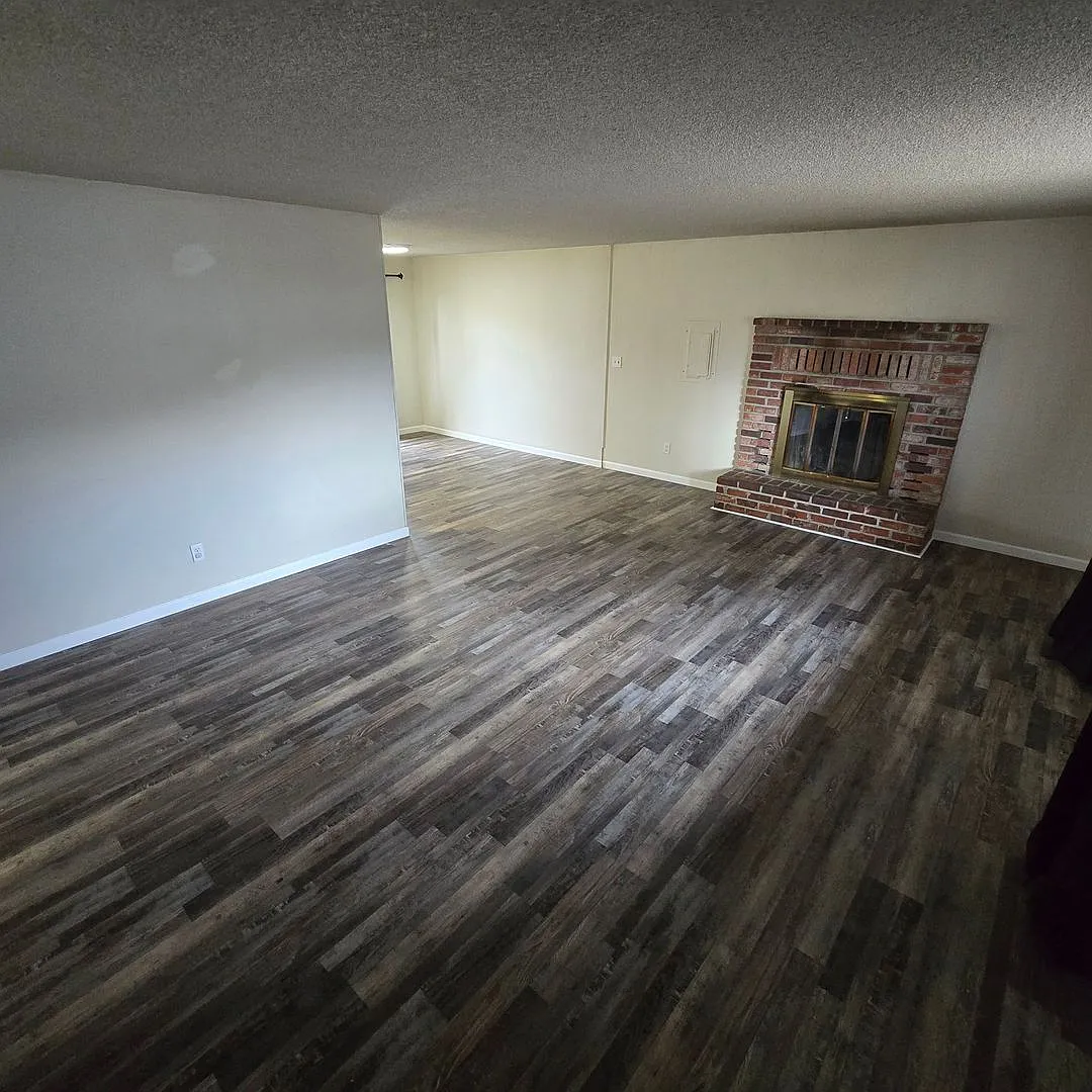 Building Photo - 1320 Summers Ln