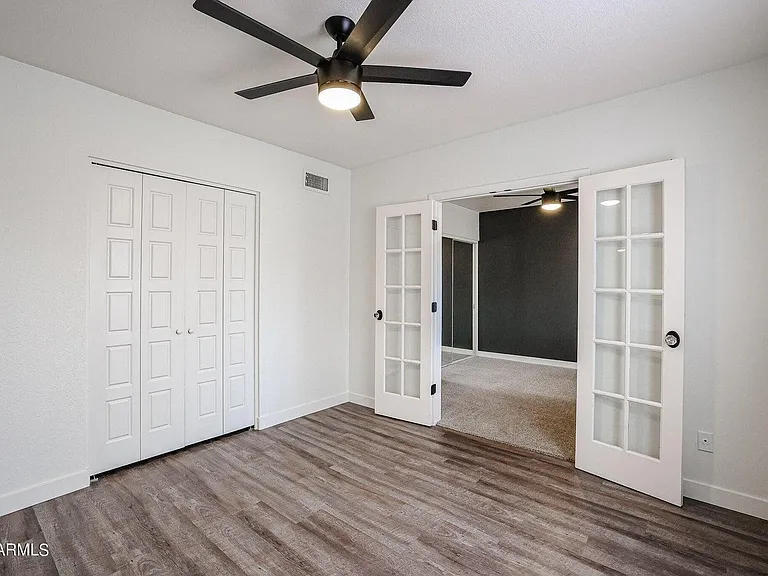 1803 W Maryland Ave — Photo 9