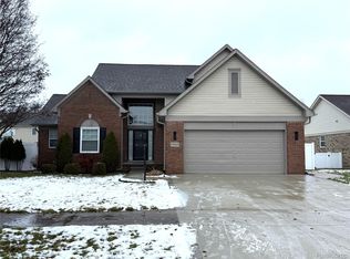 19468 Sexton St, Rockwood, MI 48173