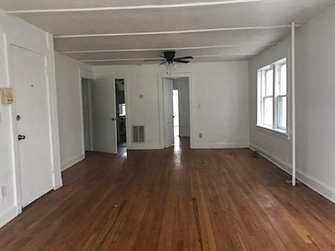 2nd image of 4039 Kenwood Ave #1N