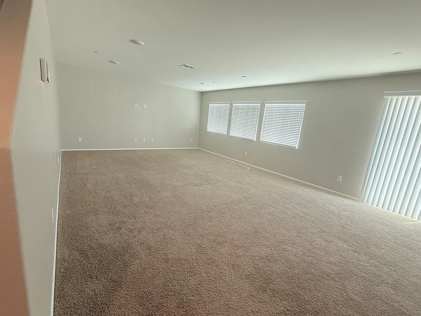 Beautiful Two Story Home, 3 Bedrooms, 2.5 Bathrooms, Solar Panels, — Photo 2