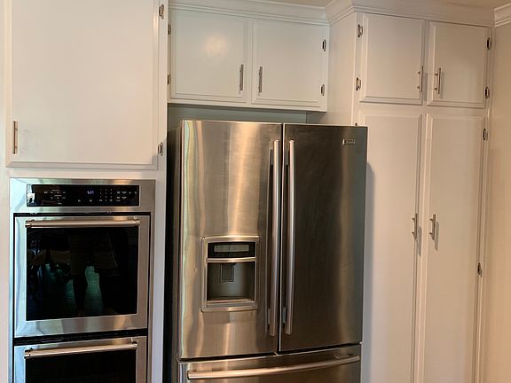 4th image of 2800 Cabrillo Dr