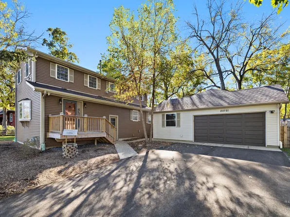 25721 W Lakeview Ave, Wauconda, IL 60084