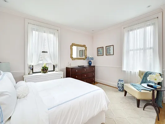 Sold by Sotheby's International Realty | media 18