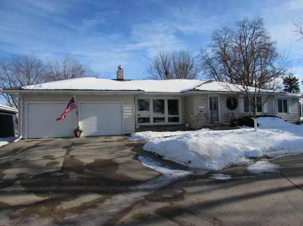 1317 Beach Pl, Fairmont, MN 56031
