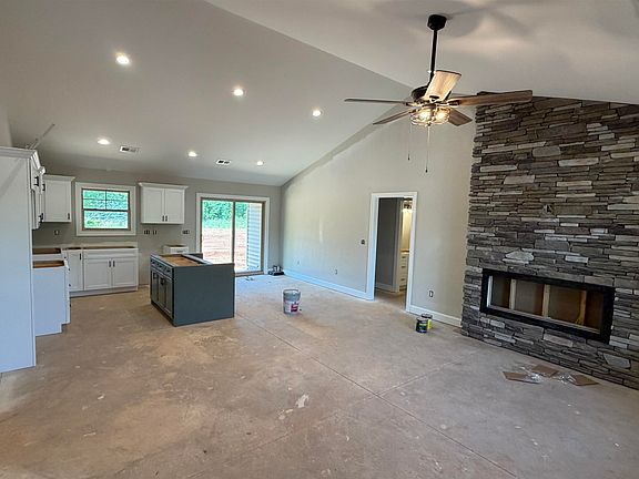 2nd image of 1079 N Green Riv
