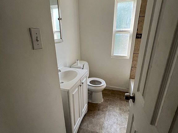 5th image of 15901 Kramer St #15905