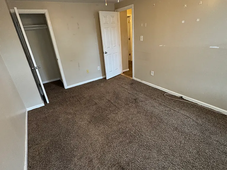 8 Rhodes Ave — Photo 10