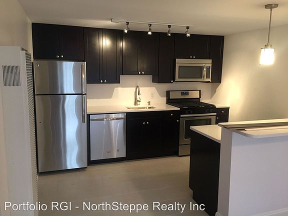 4th image of 1116 S High St #2940579