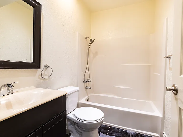 15516 Nordhoff St #204 — Photo 9