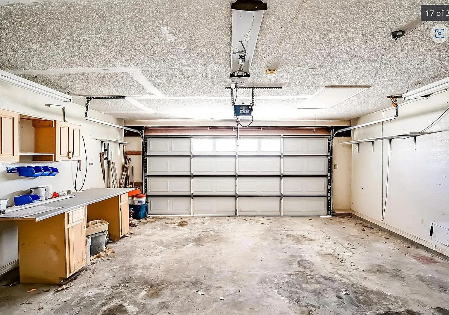 Room in 3 Bedroom Home at Magic Hill Dr — Photo 4