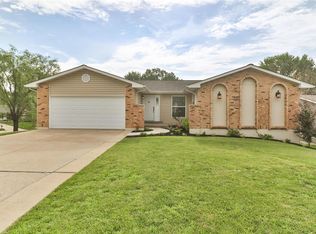 11 Greenfield Ct, Saint Charles, MO 63303