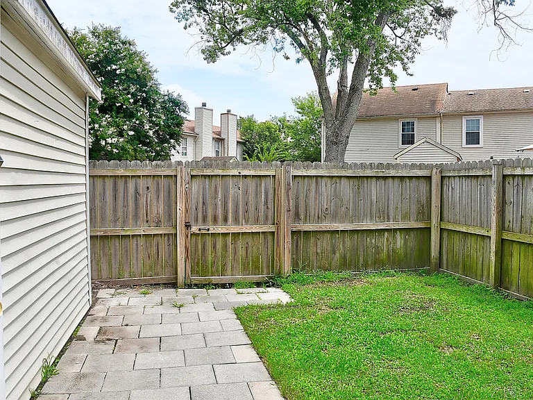 770 Spence Cir — Photo 36