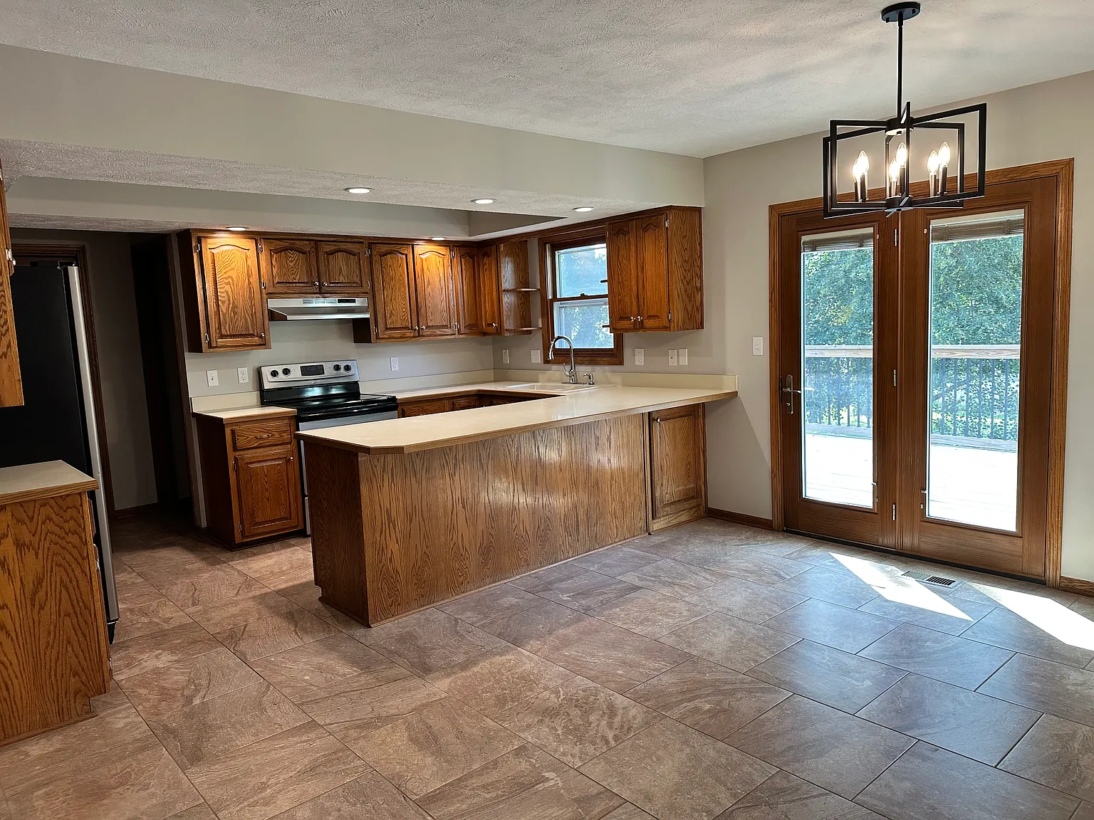 4 bed, 2455 sqft, $2,900 — Photo 3