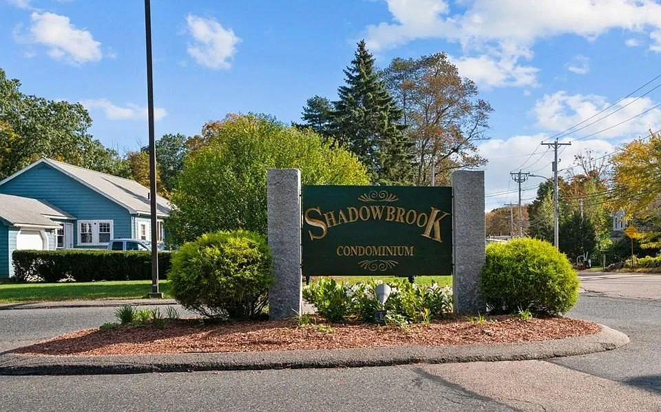 21 Shadowbrook Ln