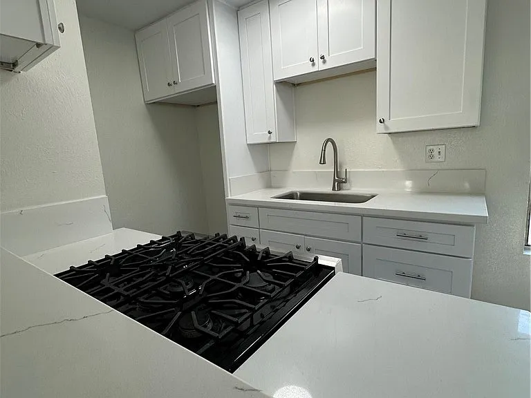 656 Lemar Park Dr #D — Photo 8