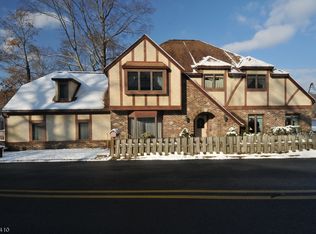 47 Lakeside Dr, Belvidere, NJ 07823