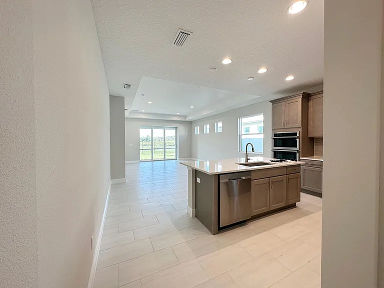 10716 Klee Ave — Photo 7