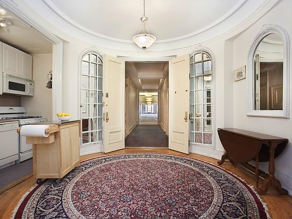 3rd image of 2109 Broadway APT 941