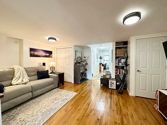 Rented by Oxford Property Group | media 38