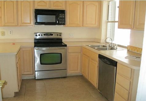 4th image of 2830 NE 21st Ave