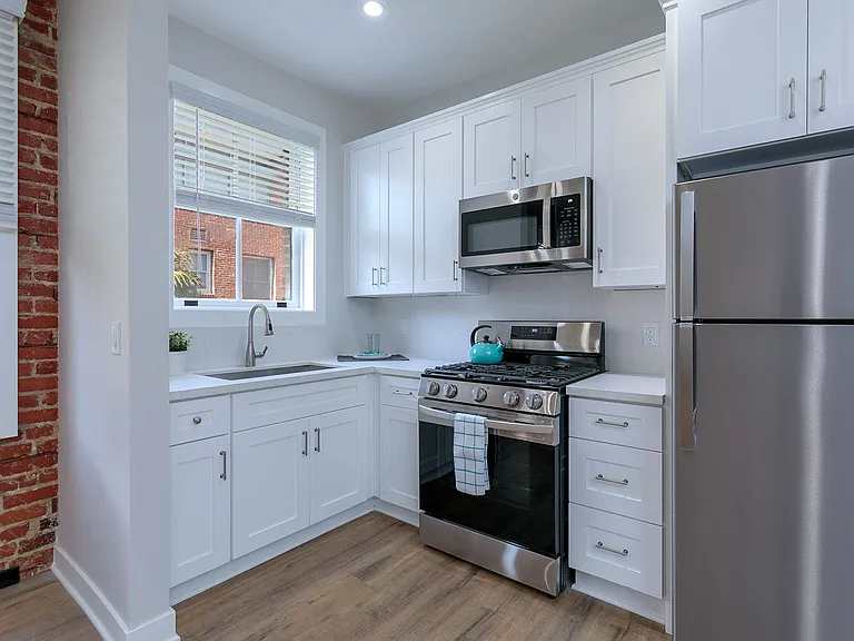 149 S Los Robles Ave — Photo 51