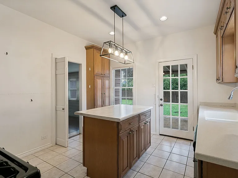 160 W Edgewood Pl — Photo 13