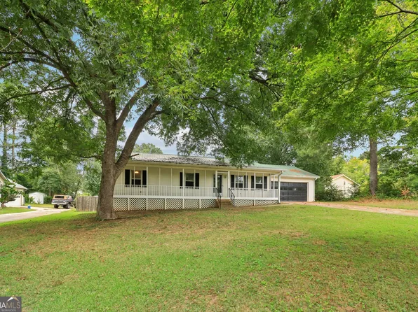 220 W Honeysuckle Ln, Carrollton, GA 30116