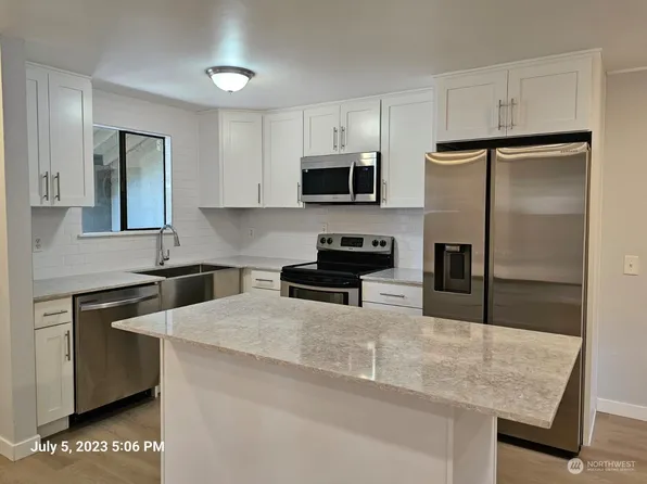 10023 NE 138th Place #C-1, Kirkland, WA 98034