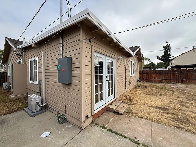 127 W 5th Ave #B — Photo 9