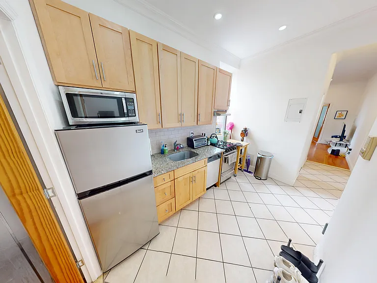 221 E 83rd St #5E — Photo 4