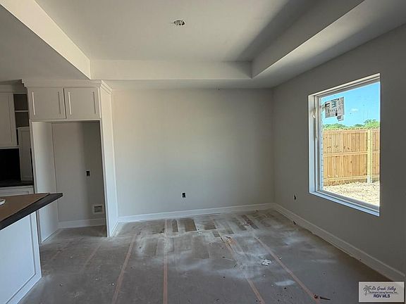 5th image of 130 Poppy St