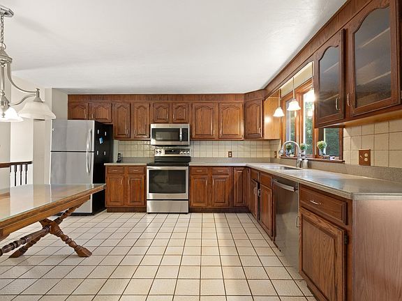 5th image of 51 Inman Rd