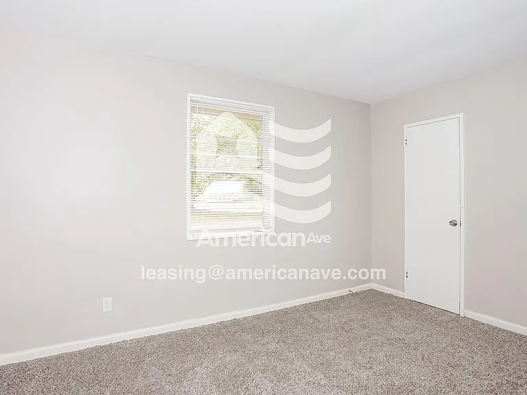 1728802_008_main_bedroom_12816375.jpg
