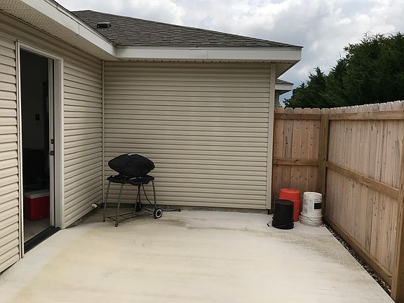 5th image of 2218 Aurora Dr