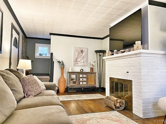 3rd image of 405 Montrose Ave