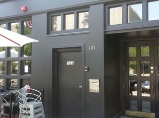 123 Iowa Ave, Iowa City, IA 52240