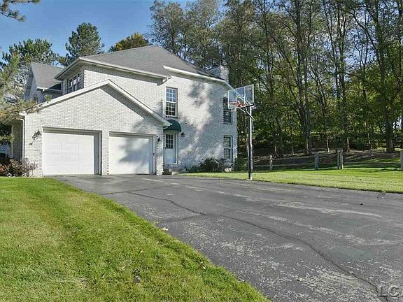 3rd image of 670 Stoneridge Dr