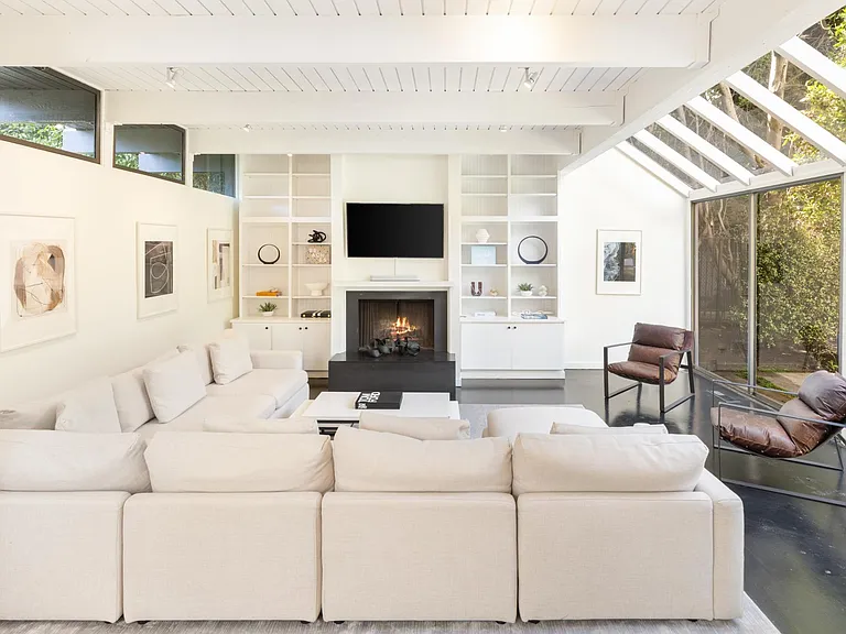 Seating for 10 in the living room