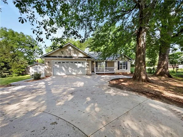 5862 McLeod St, Lula, GA 30554