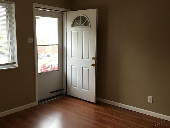 3rd image of 415 Eichelberger St