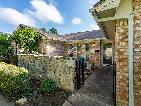 4th image of 3404 Willowcrest Ct N