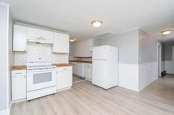 200 Elm St — Photo 2